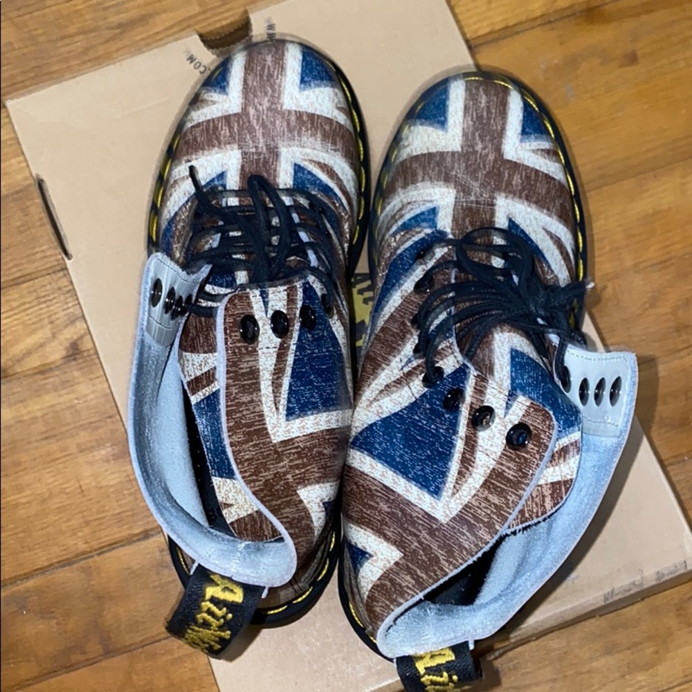 COPY - Dr.Martens London flag boots